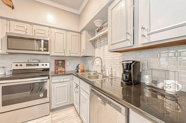 11733 Lakeside Place Drive, Houston, TX 77077