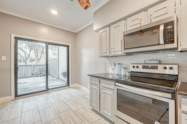 11733 Lakeside Place Drive, Houston, TX 77077