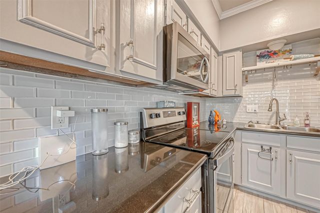 11733 Lakeside Place Drive, Houston, TX 77077