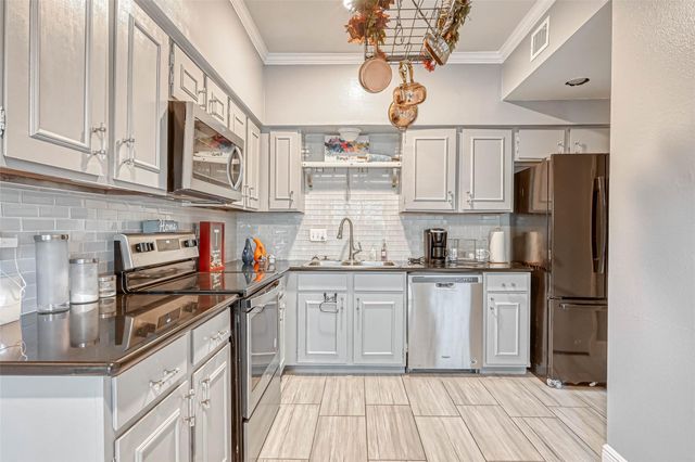 11733 Lakeside Place Drive, Houston, TX 77077