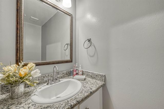 11733 Lakeside Place Drive, Houston, TX 77077