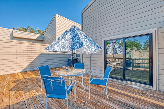 11733 Lakeside Place Drive, Houston, TX 77077