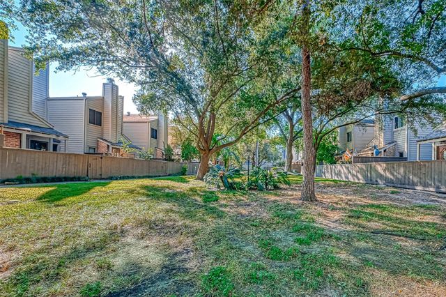 11733 Lakeside Place Drive, Houston, TX 77077