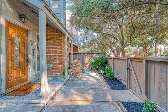 11733 Lakeside Place Drive, Houston, TX 77077