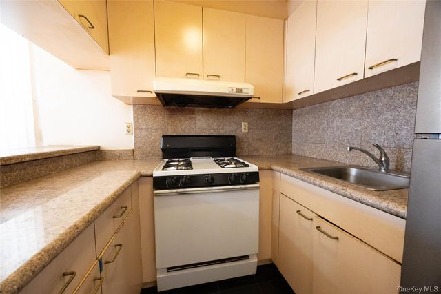 13987 35th Avenue 3C, Flushing, NY 11354
