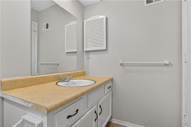 7806 N Oregon Avenue, Kansas City, MO 64151
