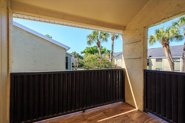 908 LAKE DESTINY ROAD E, Altamonte Springs, FL 32714