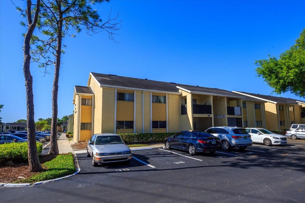 908 LAKE DESTINY ROAD E, Altamonte Springs, FL 32714