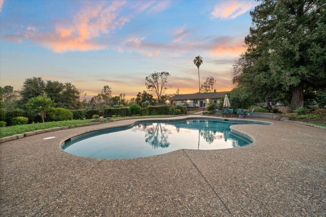 19396 Natalie Way, Redding, CA 96003
