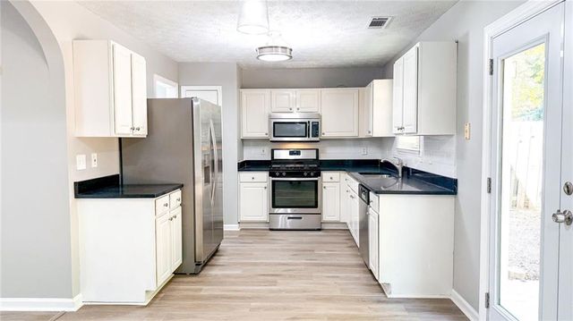 1195 Winthrope Chase Drive, Alpharetta, GA 30009