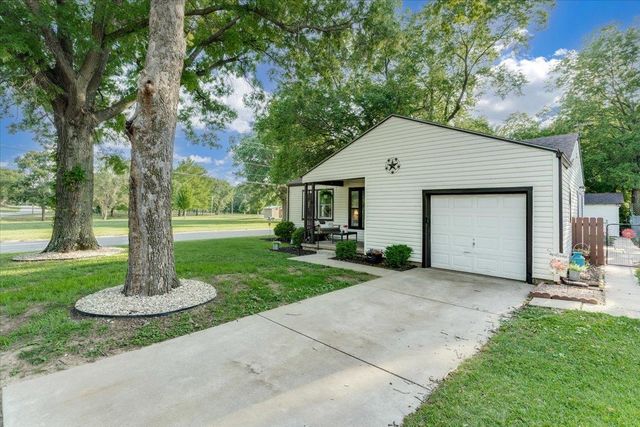 503 Eastview Dr, Mulvane, KS 67110