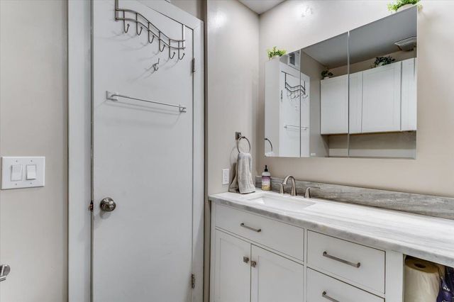503 Eastview Dr, Mulvane, KS 67110