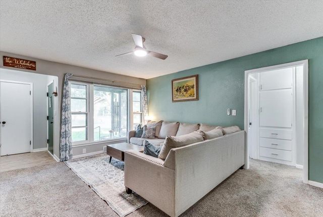 503 Eastview Dr, Mulvane, KS 67110