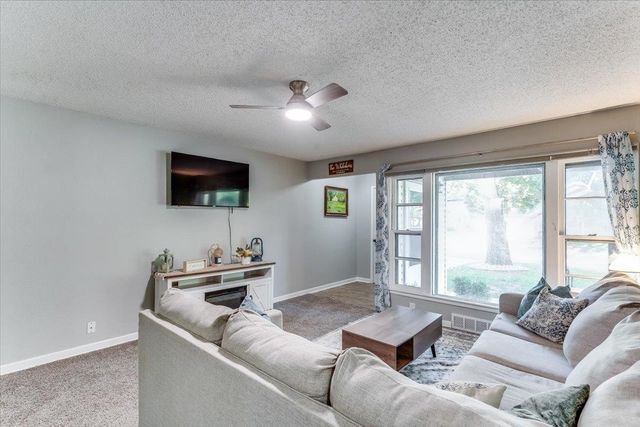 503 Eastview Dr, Mulvane, KS 67110