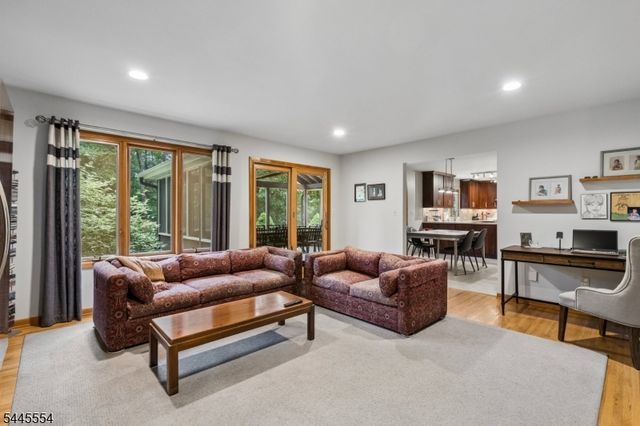 15 Sweetwood Dr, Randolph Twp., NJ 07869