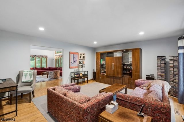 15 Sweetwood Dr, Randolph Twp., NJ 07869