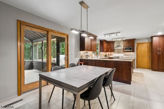 15 Sweetwood Dr, Randolph Twp., NJ 07869