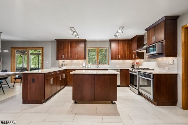 15 Sweetwood Dr, Randolph Twp., NJ 07869