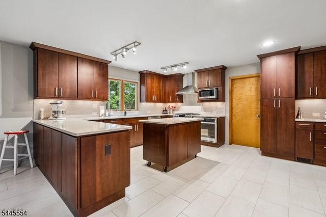15 Sweetwood Dr, Randolph Twp., NJ 07869