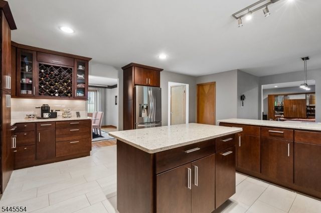 15 Sweetwood Dr, Randolph Twp., NJ 07869