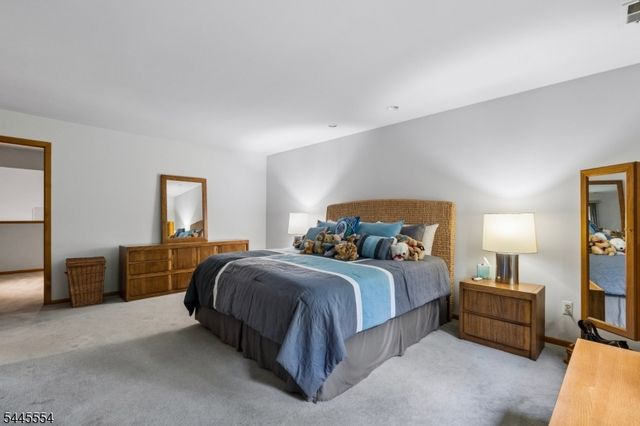 15 Sweetwood Dr, Randolph Twp., NJ 07869