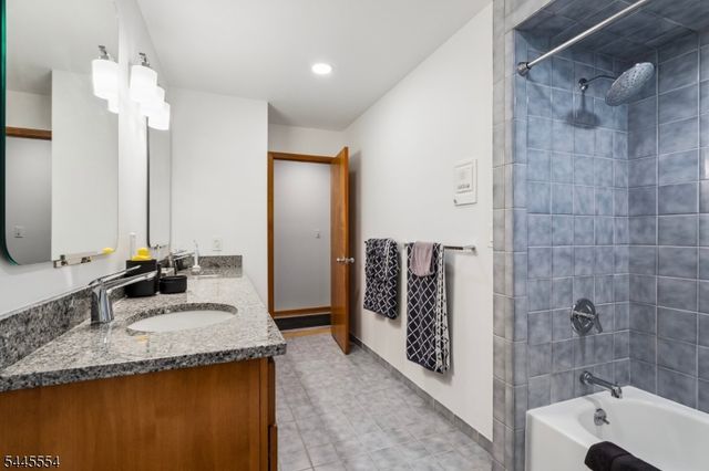 15 Sweetwood Dr, Randolph Twp., NJ 07869