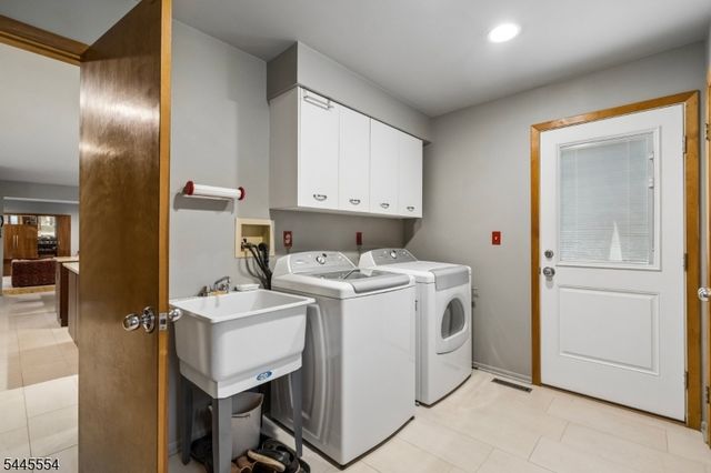 15 Sweetwood Dr, Randolph Twp., NJ 07869