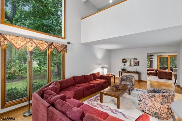 15 Sweetwood Dr, Randolph Twp., NJ 07869