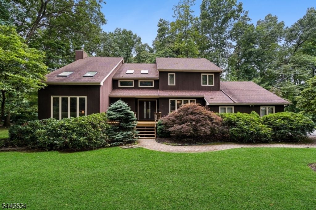 15 Sweetwood Dr, Randolph Twp., NJ 07869