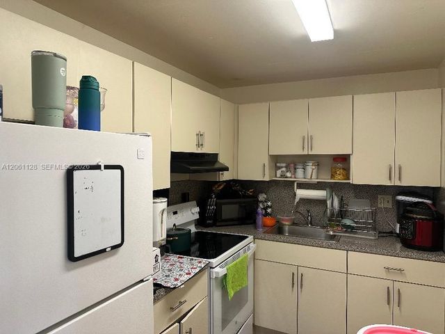 1820 W 53rd Street 518, Hialeah, FL 33012