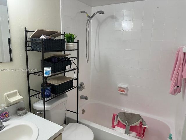 1820 W 53rd Street 518, Hialeah, FL 33012