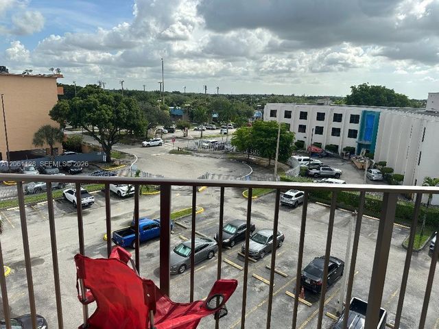 1820 W 53rd Street 518, Hialeah, FL 33012