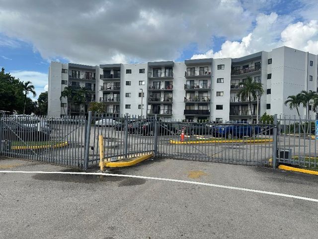 1820 W 53rd Street 518, Hialeah, FL 33012