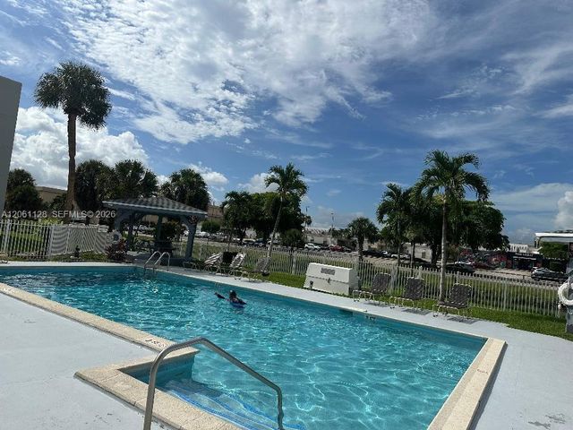 1820 W 53rd Street 518, Hialeah, FL 33012