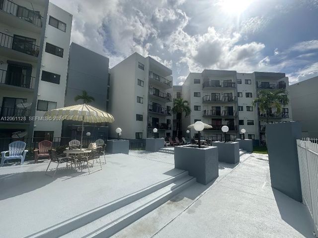 1820 W 53rd Street 518, Hialeah, FL 33012