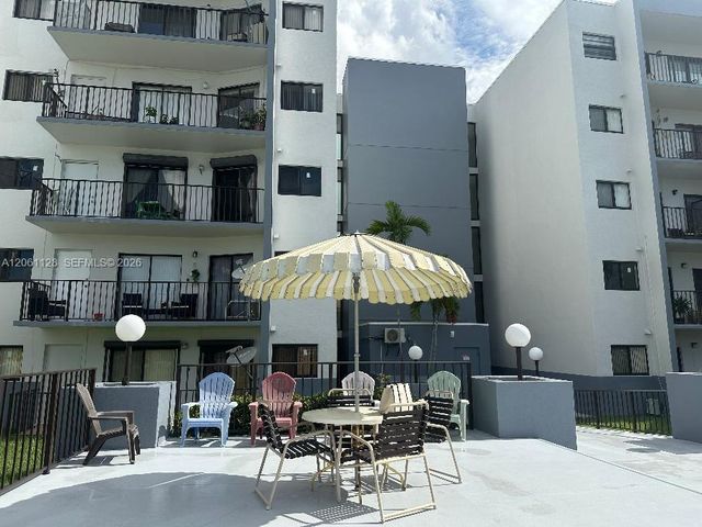 1820 W 53rd Street 518, Hialeah, FL 33012