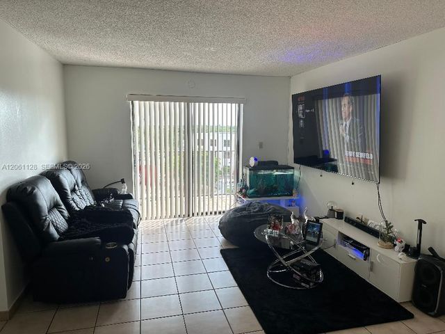 1820 W 53rd Street 518, Hialeah, FL 33012