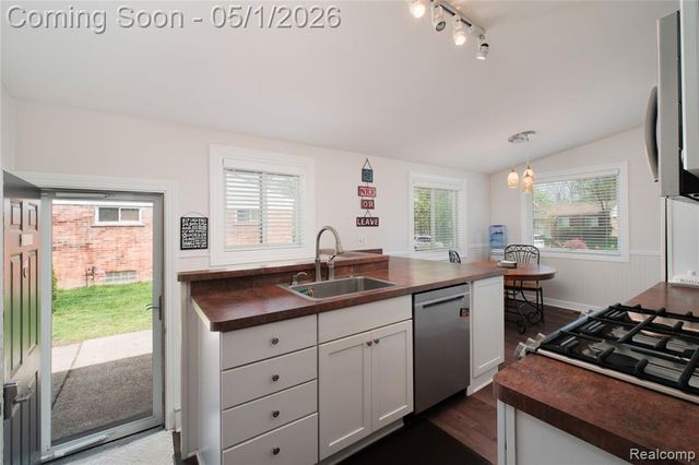 937 Allen Drive, Northville, MI 48167