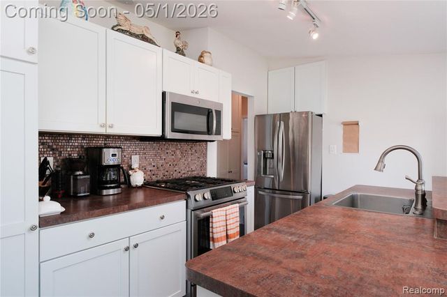 937 Allen Drive, Northville, MI 48167