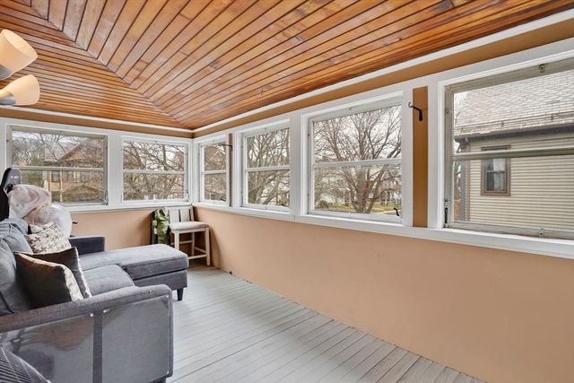 40 Laurel St, Holyoke, MA 01040