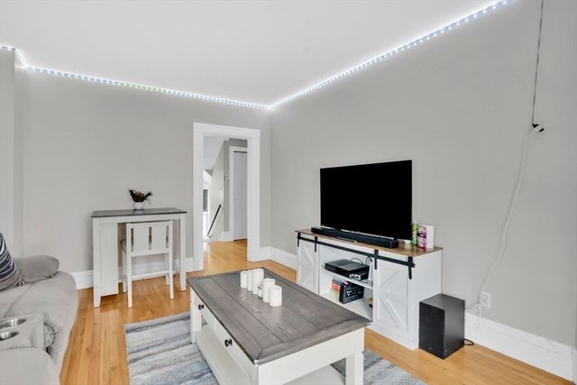 40 Laurel St, Holyoke, MA 01040