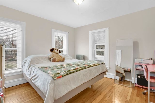40 Laurel St, Holyoke, MA 01040