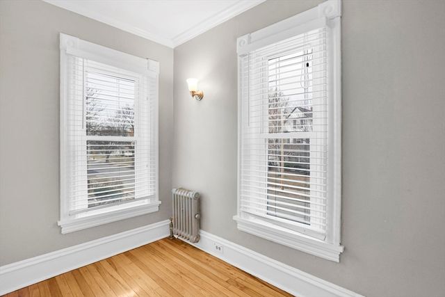 40 Laurel St, Holyoke, MA 01040