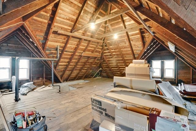 40 Laurel St, Holyoke, MA 01040