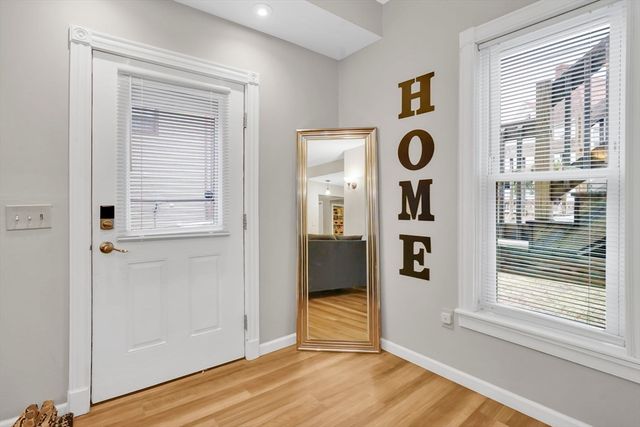 40 Laurel St, Holyoke, MA 01040