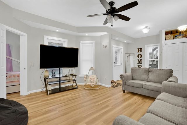 40 Laurel St, Holyoke, MA 01040