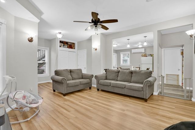 40 Laurel St, Holyoke, MA 01040