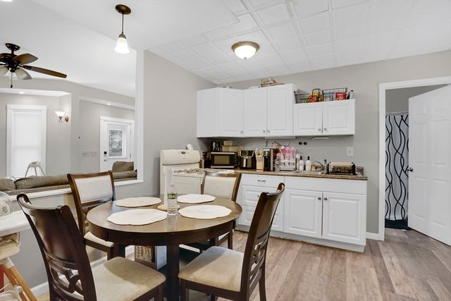 40 Laurel St, Holyoke, MA 01040