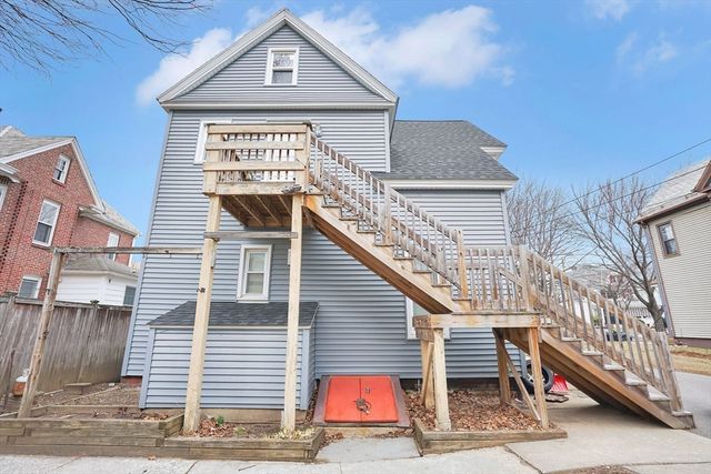 40 Laurel St, Holyoke, MA 01040