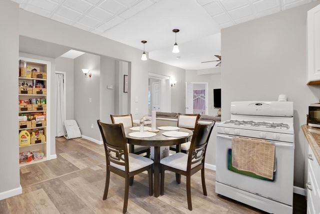 40 Laurel St, Holyoke, MA 01040